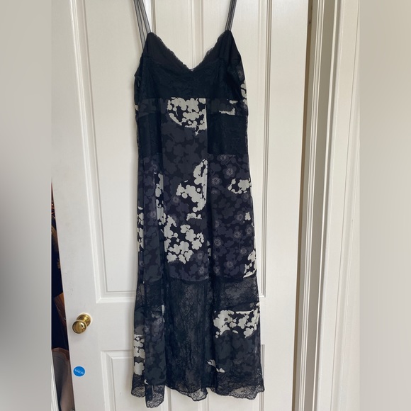 ALEXANDER MCQUEEN Lace-Paneled Floral-Print Silk Georgette Midi Dress - Picture 10 of 16